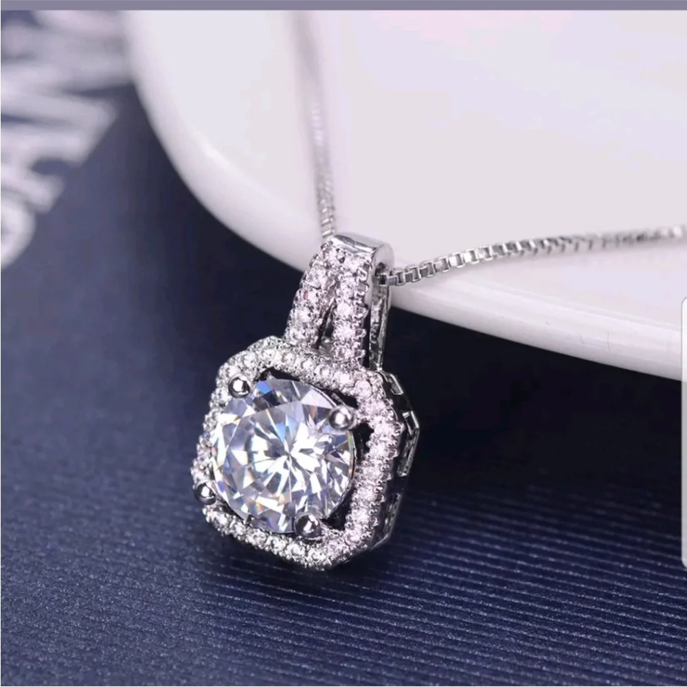 New Silver women halo diamond pendant necklace - Picture 1 of 6